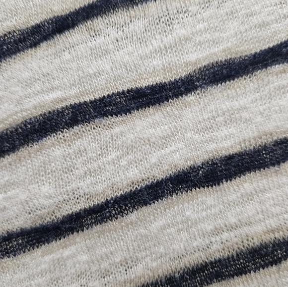 Preloved Buckle Daytrip Bubble Sleeve Pullover Top - Picture 4 of 7